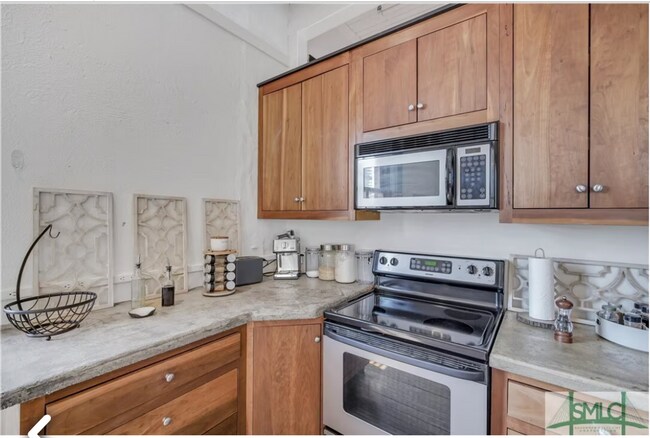 Building Photo - 2 BED | 2 BATH | DOWNTOWN CONDO | GARAGE PARKING INCLUDED