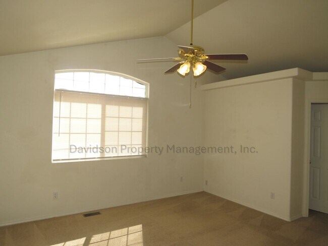 Building Photo - Spacious 3-Bedroom House in Pine Creek