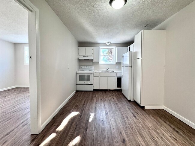 Building Photo - 50-58 Walnut Street Unit B2