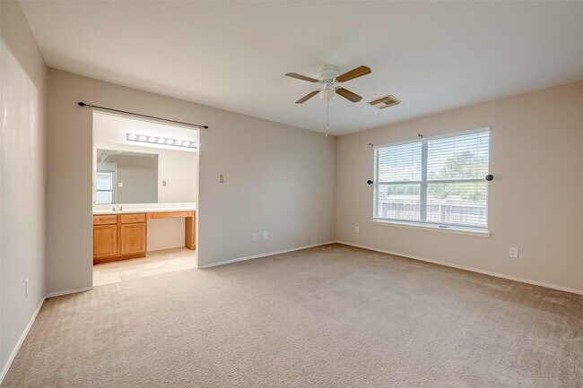 Building Photo - 10902 Primrose Acres Ln