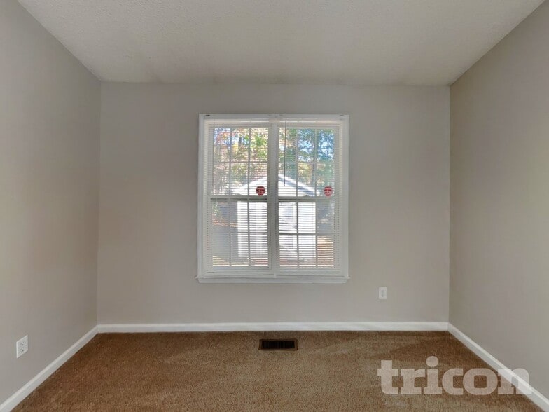 Building Photo - 121 Quiet Refuge Ln