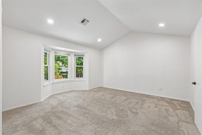 Building Photo - 11819 Red Oak Way
