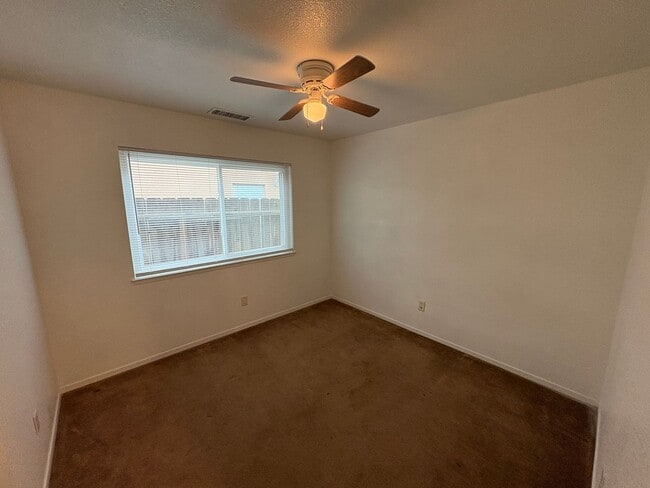 Building Photo - Charming home with Pool in Tulare Rent Ready!