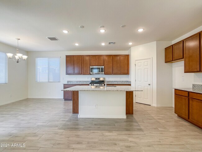 Building Photo - 8847 Fleetwood Ln