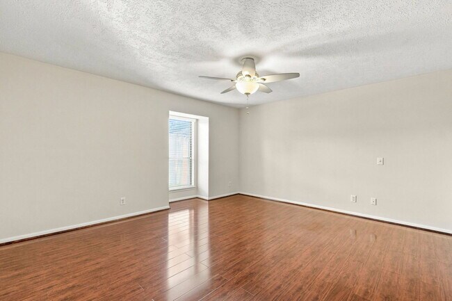 Building Photo - 1100 Augusta Dr