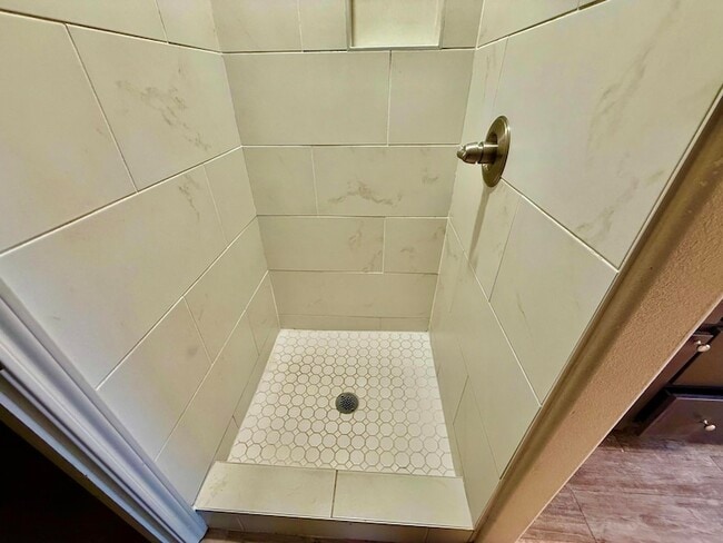 Building Photo - 909 Manchester Ct