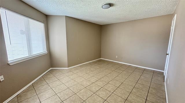 Building Photo - 2300 Balsam Dr
