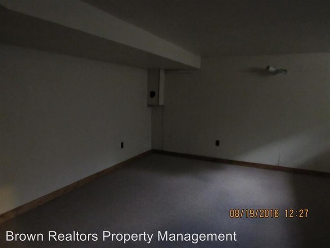 Building Photo - 9139 Wedgewood Dr