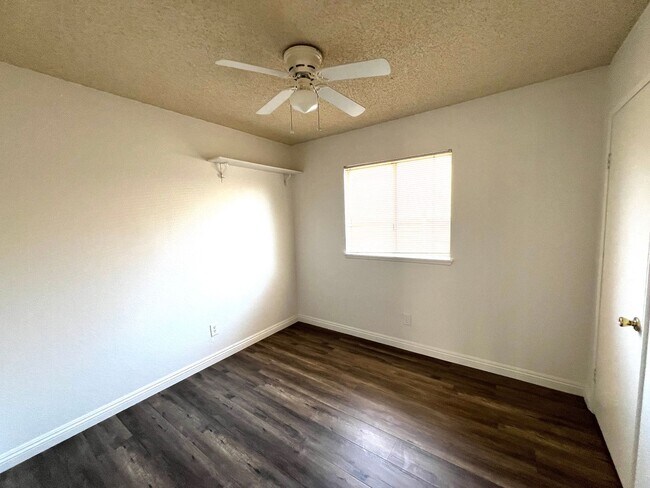 Building Photo - Charming Single story 3bed /2 bath newly renovated home