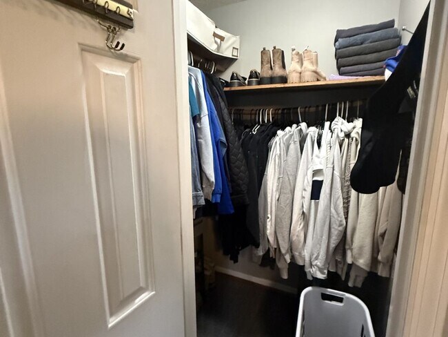 Building Photo - 303 Carlton Pl