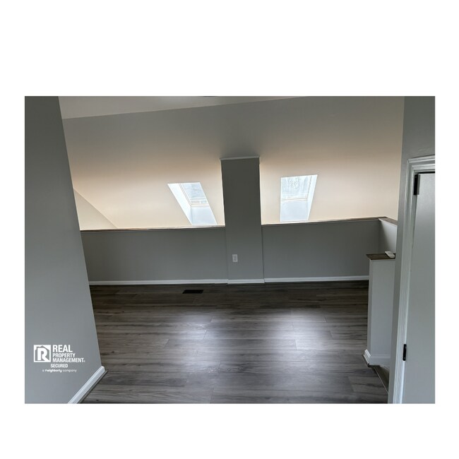 Building Photo - Waterfront Townhouse in Pasadena