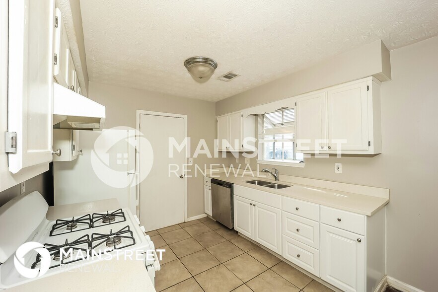 Building Photo - 9206 Fairway Ct