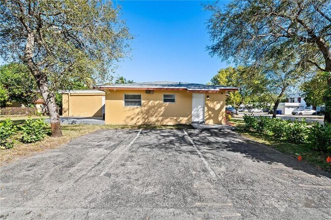 Building Photo - 583 NW 17th Pl