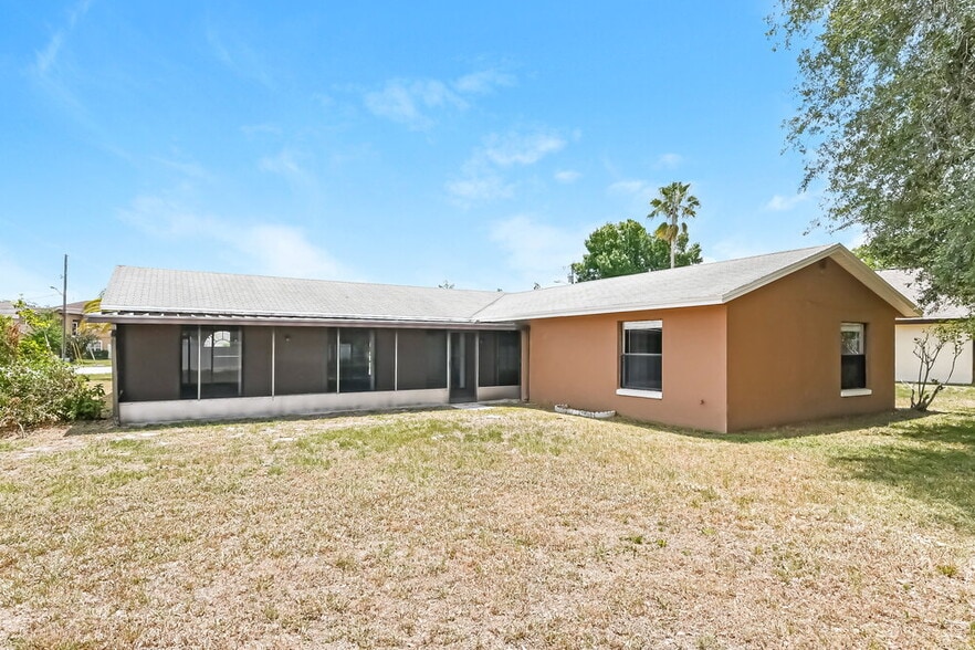 Building Photo - 1209 Croydon Cir