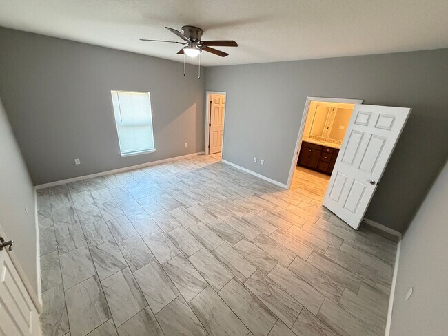 Building Photo - Adorable 3 Bedroom / 2 Bathroom Home in Palm Bay!!
