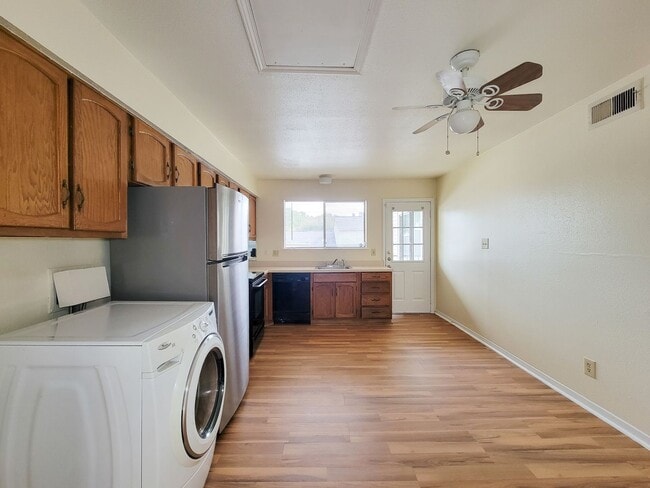 Building Photo - This stunning single-story upstairs unit o...
