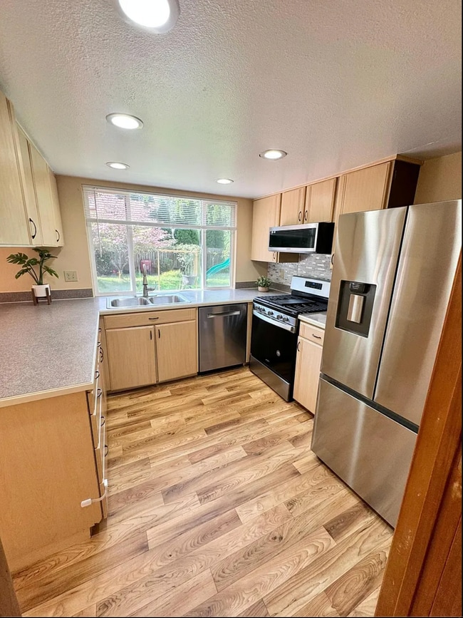 Building Photo - Charming 3 Bed/2 Bath Single Family Home i...