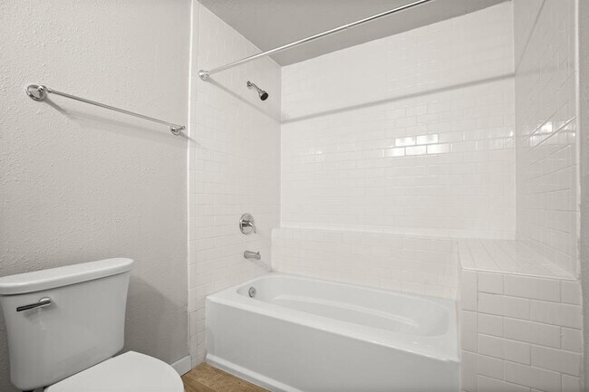 Building Photo - 402 Twin Elm Dr