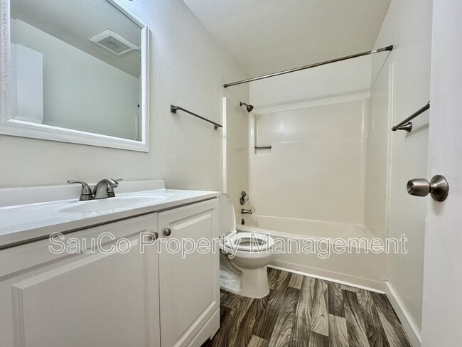 Building Photo - 5558 SW Beaverton Hillsdale Hwy