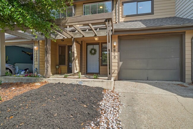 Building Photo - Ready NOW! 1 Block from the Bay! Pet Frien...