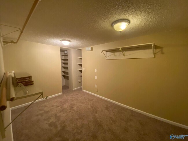 Building Photo - 6504 Whitesburg Dr