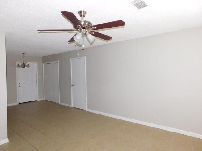 Building Photo - 3367 Kenie Ave