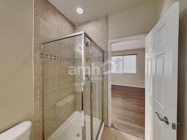 Building Photo - 12865 Roslyn St