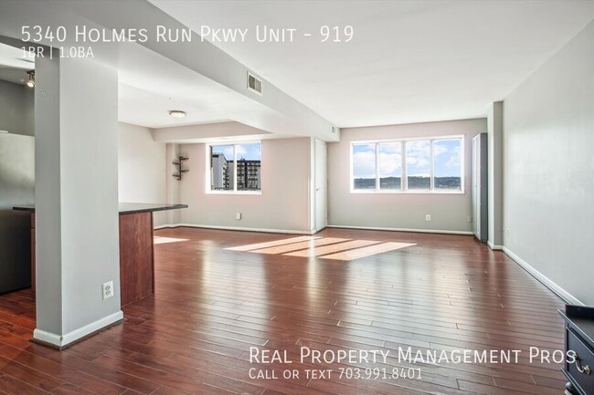 Building Photo - Stylish, Updated Condo Near Metro — All Ut...