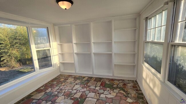 Building Photo - 621 Forest Hill Rd