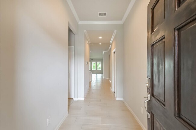 Building Photo - 8810 Vasco da Gama Trace