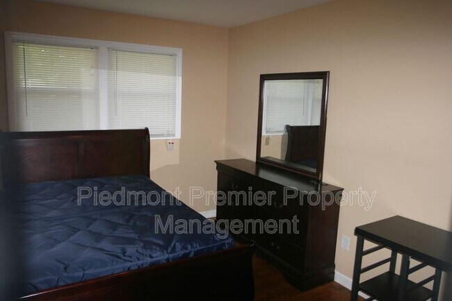 Building Photo - 1212 Brookwood Dr