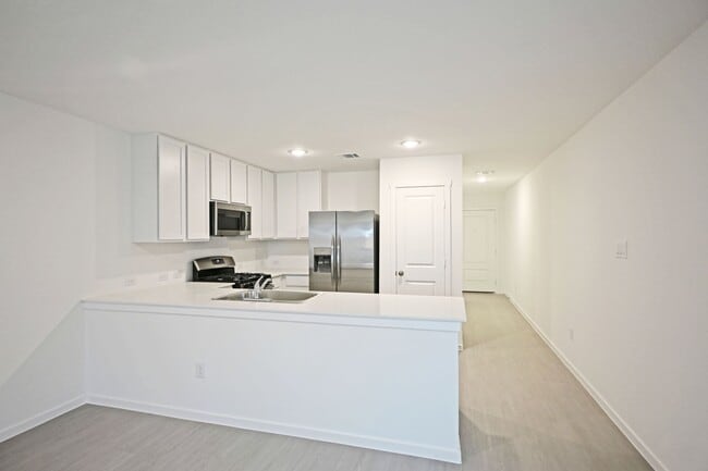 Building Photo - 2415 Shady Grv