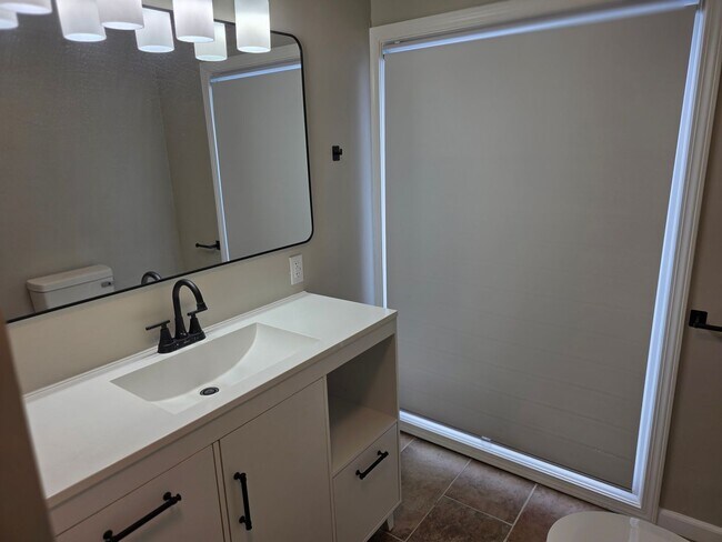 Building Photo - 214 Lobban St