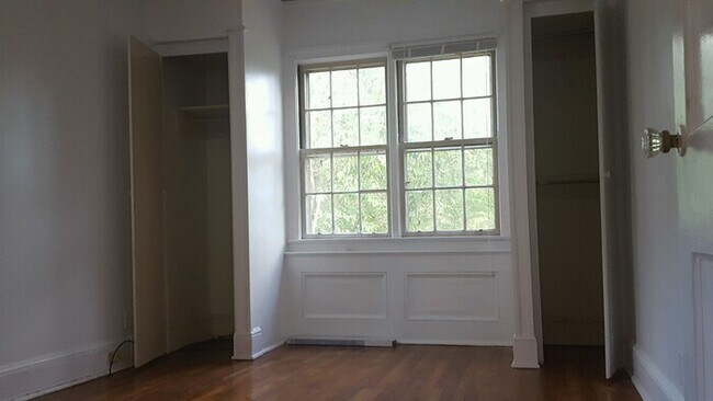 Building Photo - 527 Poplar St