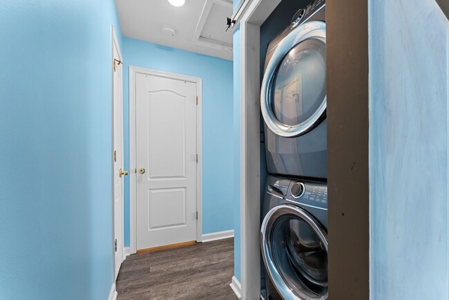 Building Photo - Grand View 115