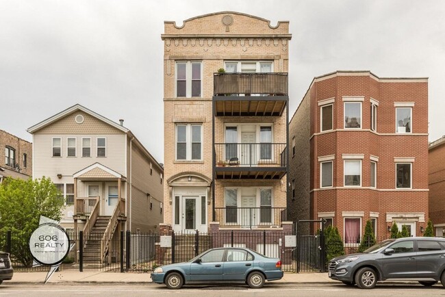 Building Photo - 2747 W Augusta Blvd