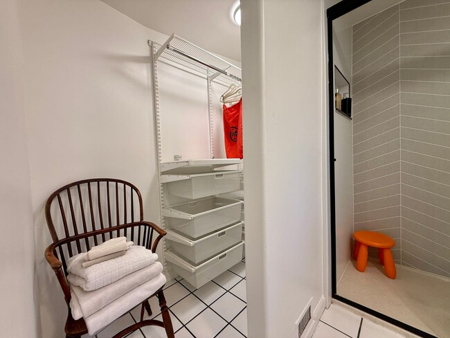 Building Photo - Gorgeous Fully Furnished Ocean Beach Retreat + FLEXIBLE STAY. Double Car Garage.  Walk to BEACH