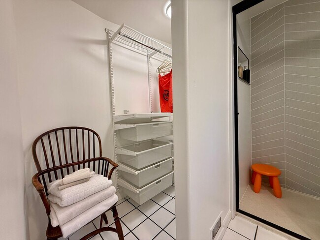 Building Photo - Gorgeous Fully Furnished Ocean Beach Retreat + FLEXIBLE STAY