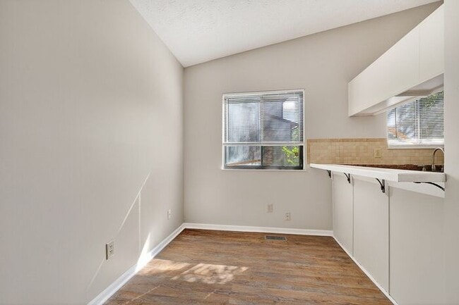 Building Photo - Beautifully Home with Large Backyard & 2-Car Garage in York Subdivision