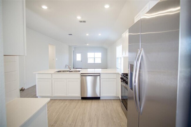 Building Photo - 153 Sormonne Lp