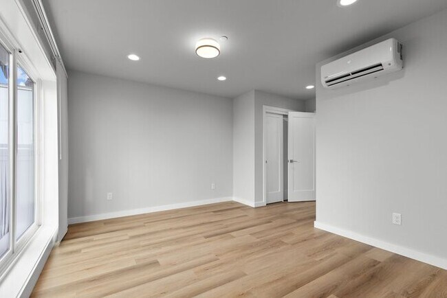 Building Photo - Stunning Brand-New Ballard Townhome with Air Conditioning