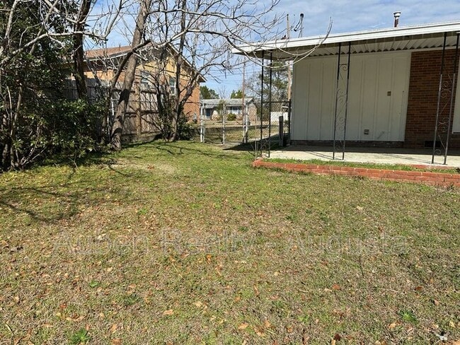 Building Photo - 3020 Jeanne Rd