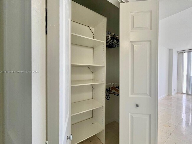 Building Photo - 7601 E Treasure Dr