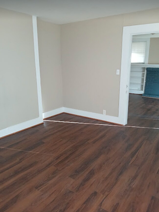 Building Photo - NOW AVAILABLE!! MOVE IN READY! MUST SEE ME!