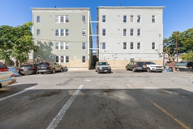 Building Photo - 50 Common St