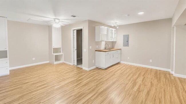 Building Photo - 306 N Mt Rushmore Dr