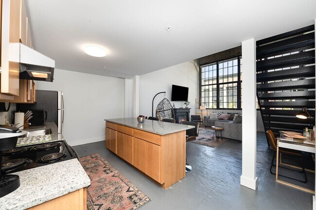 Building Photo - 2 Bedroom 2 Bath Loft Along the Little Miami River and Loveland Bike Trail