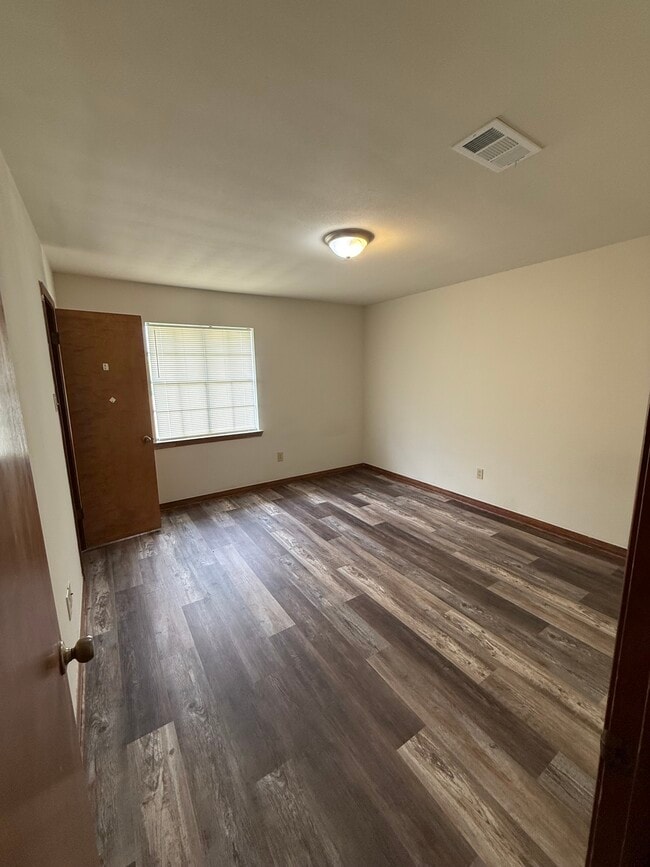 Building Photo - 1572 Savannah Dr