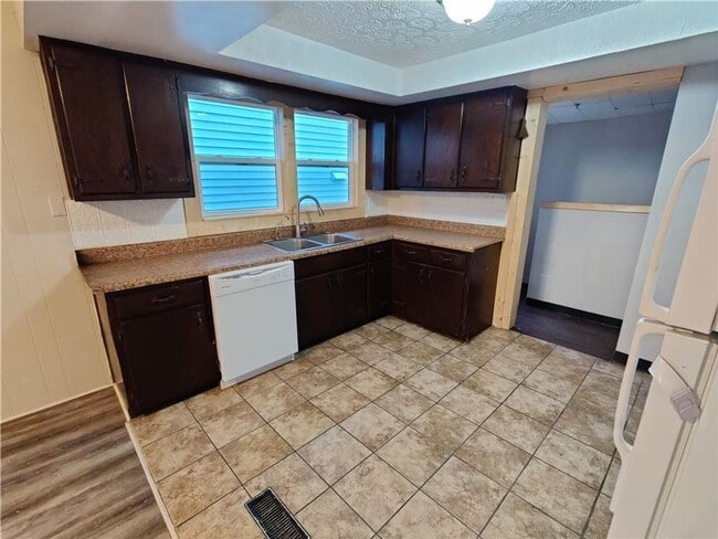 Building Photo - 421 Colescott St