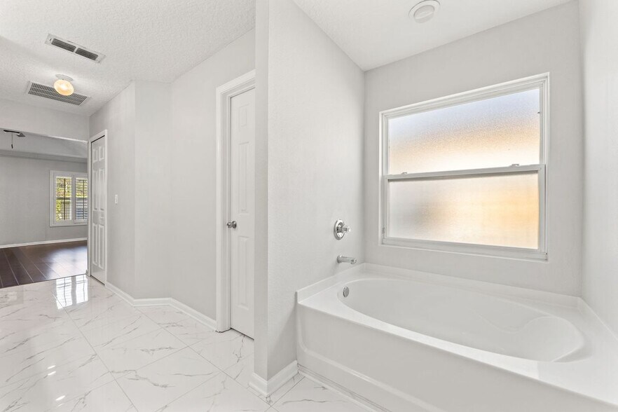 Building Photo - 16456 Tisons Blf Rd